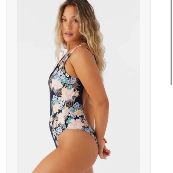 NWT’s O’NEILL MACAW TROPICAL NORTH SHORE CHEEKY ONE-PIECE Medium - Picture 9 of 12